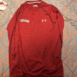 Under Armour men’s long sleeve loose fitting jersey.